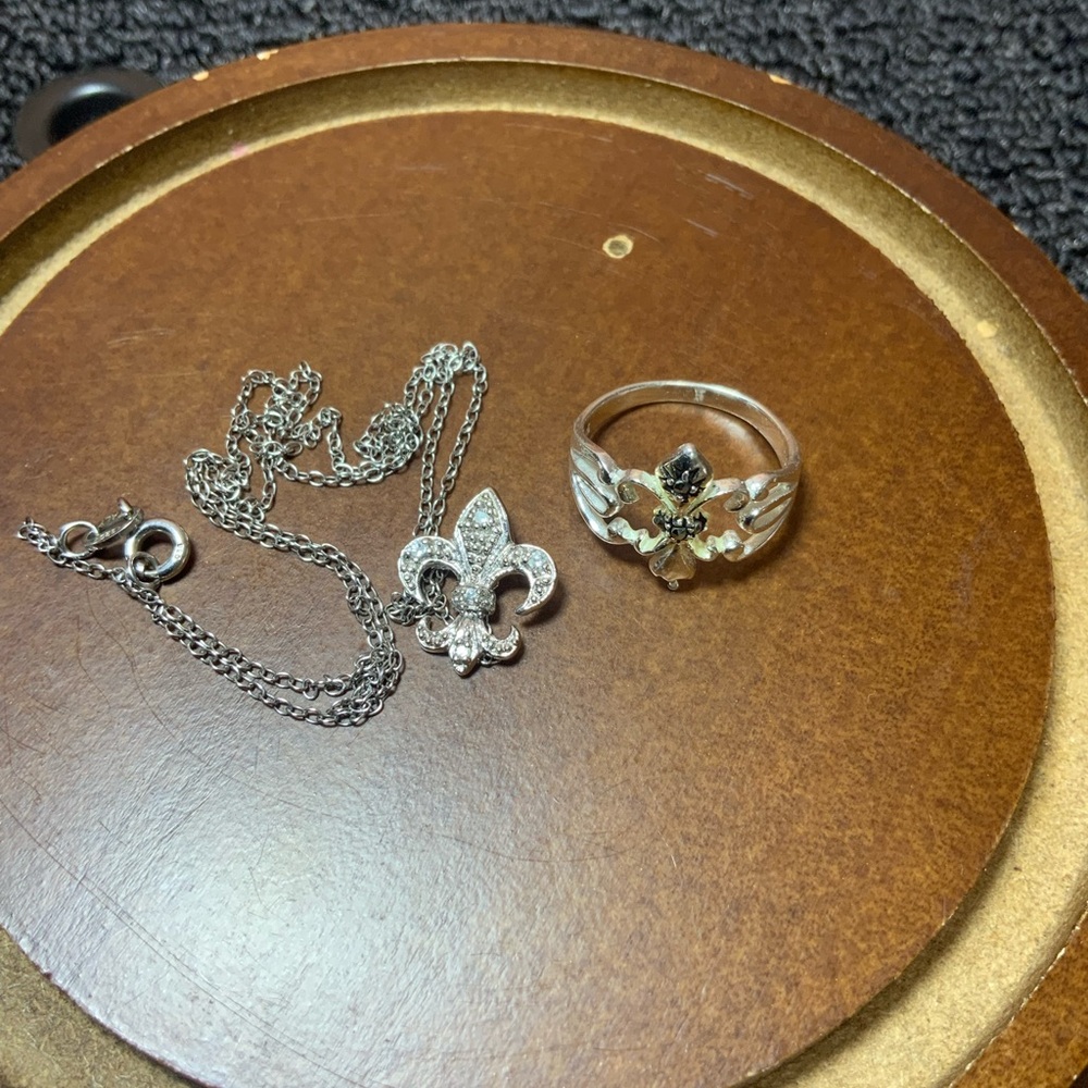Cute fleur-de-lis, pendant ring chain set, 925 stamped ring 5 1/2